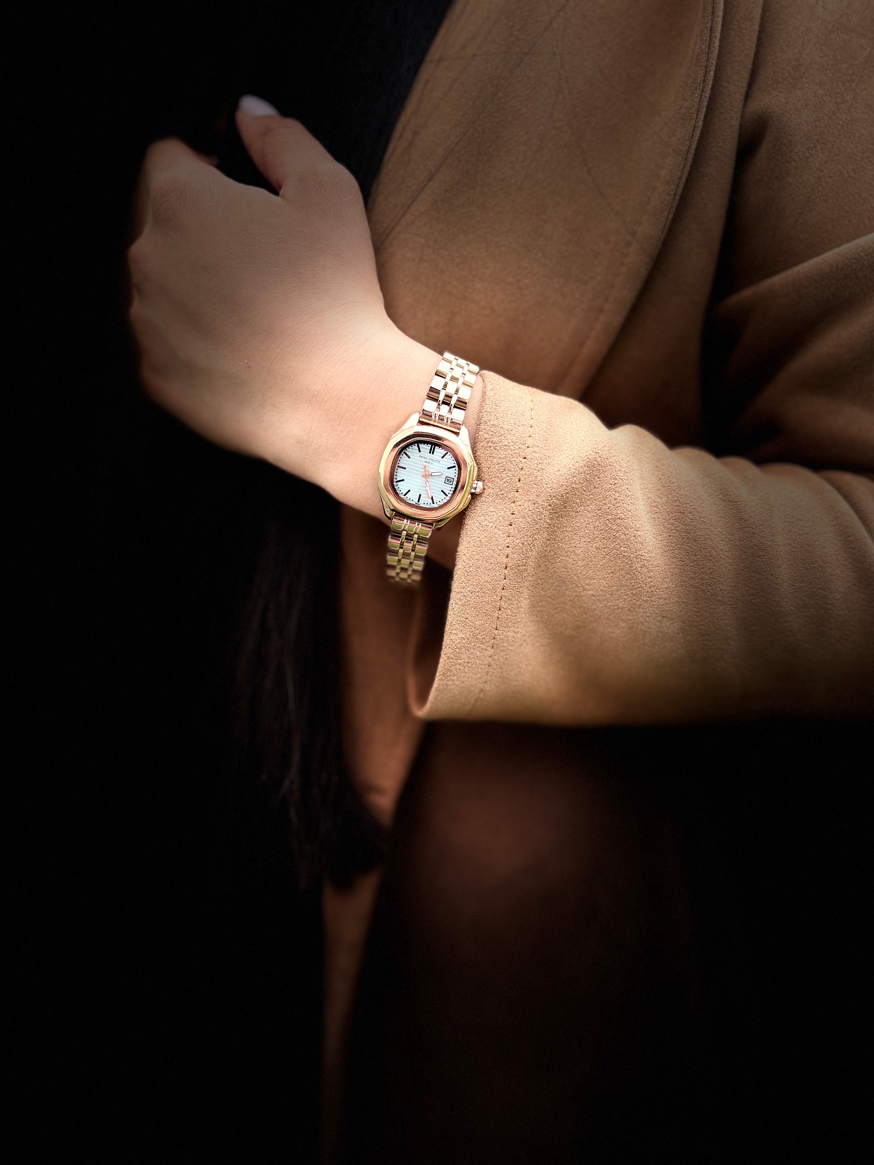 PTK PHILPP DAMA DORADO FONDO AZUL