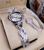 Chanel plateado fondo blanco circones