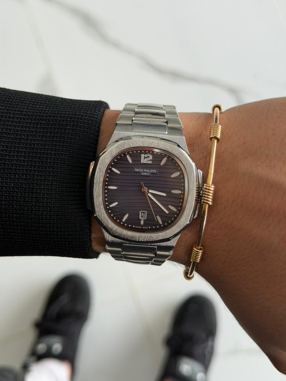 PTK PHILPP WIMAX HOMBRE PLATEADO FONDO CAFÉ