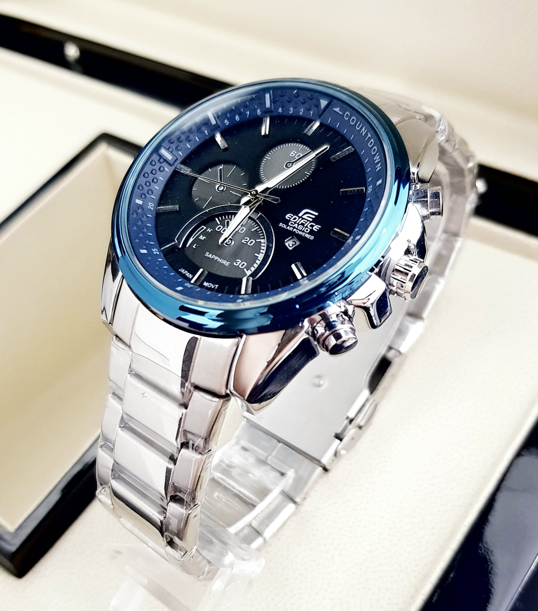 Casio Edifice plateado Bisel Azul Cara negra