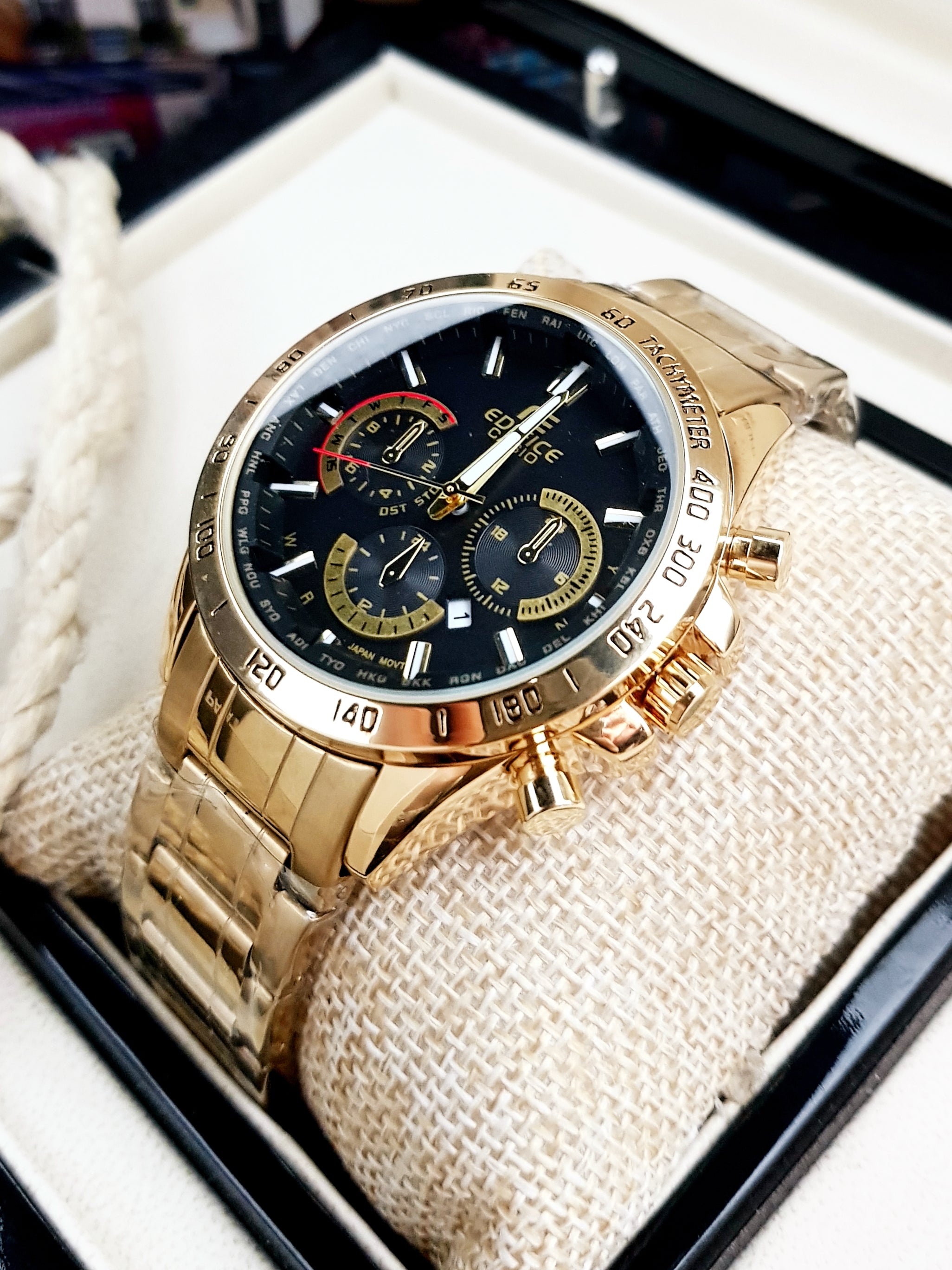 Casio Edifice Dorado Fondo Negro